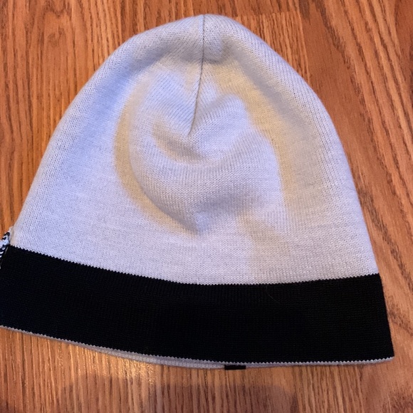 Chill Fighter beanie from Lululemon, unisex - Picture 5 of 5